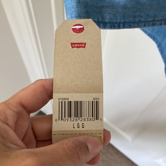 Levi’s denim shirt; size large;NWT - Picture 6 of 9